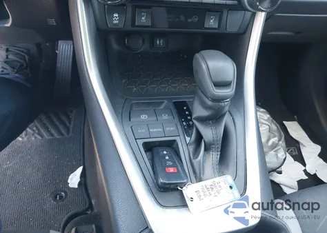 2019 Toyota Rav4 Xle z USA, uszkodzony, nr VIN JTMW1RFV6KD024071
